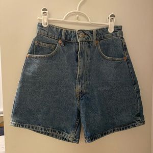 Zara mom shorts in perfect condition. Worn only once.